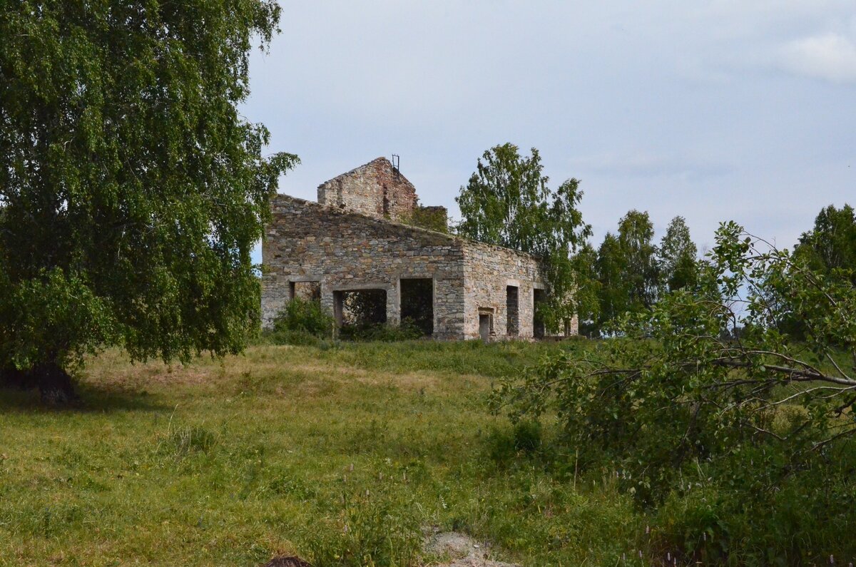 Руины старинной химической фабрики, затерянной в горах Южного Урала