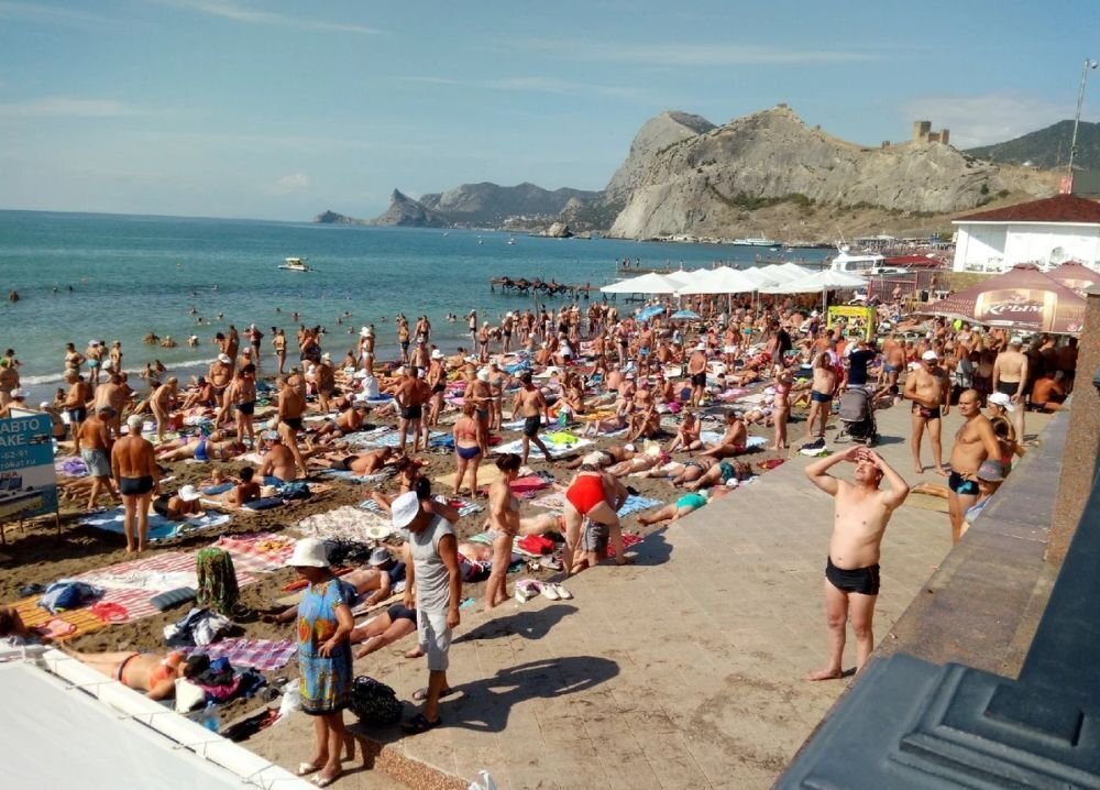 Отдыхающие в Крыму