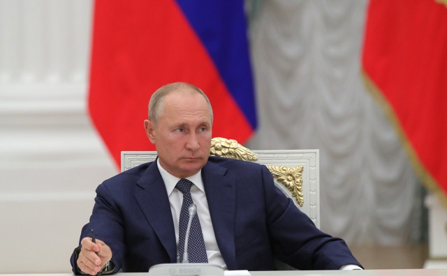 Наш канал уже сообщал (вчера), что на заседании президиума Госсовета Президент подписал важные поручения по реализации нацпроектов и национальных целей. В числе этих поручений – запрет на проверки малого бизнеса до 31 декабря 2021 года.