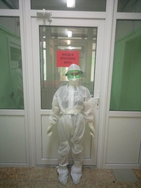 "Юля" в костюме от "смертельного" вируса