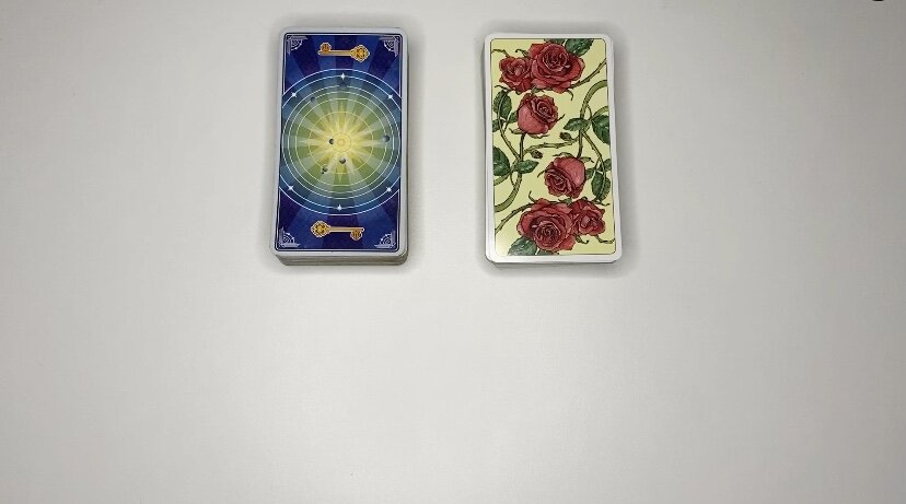 Гадание онлайн: Хочет ли он получить от вас смс. Фото автора. 