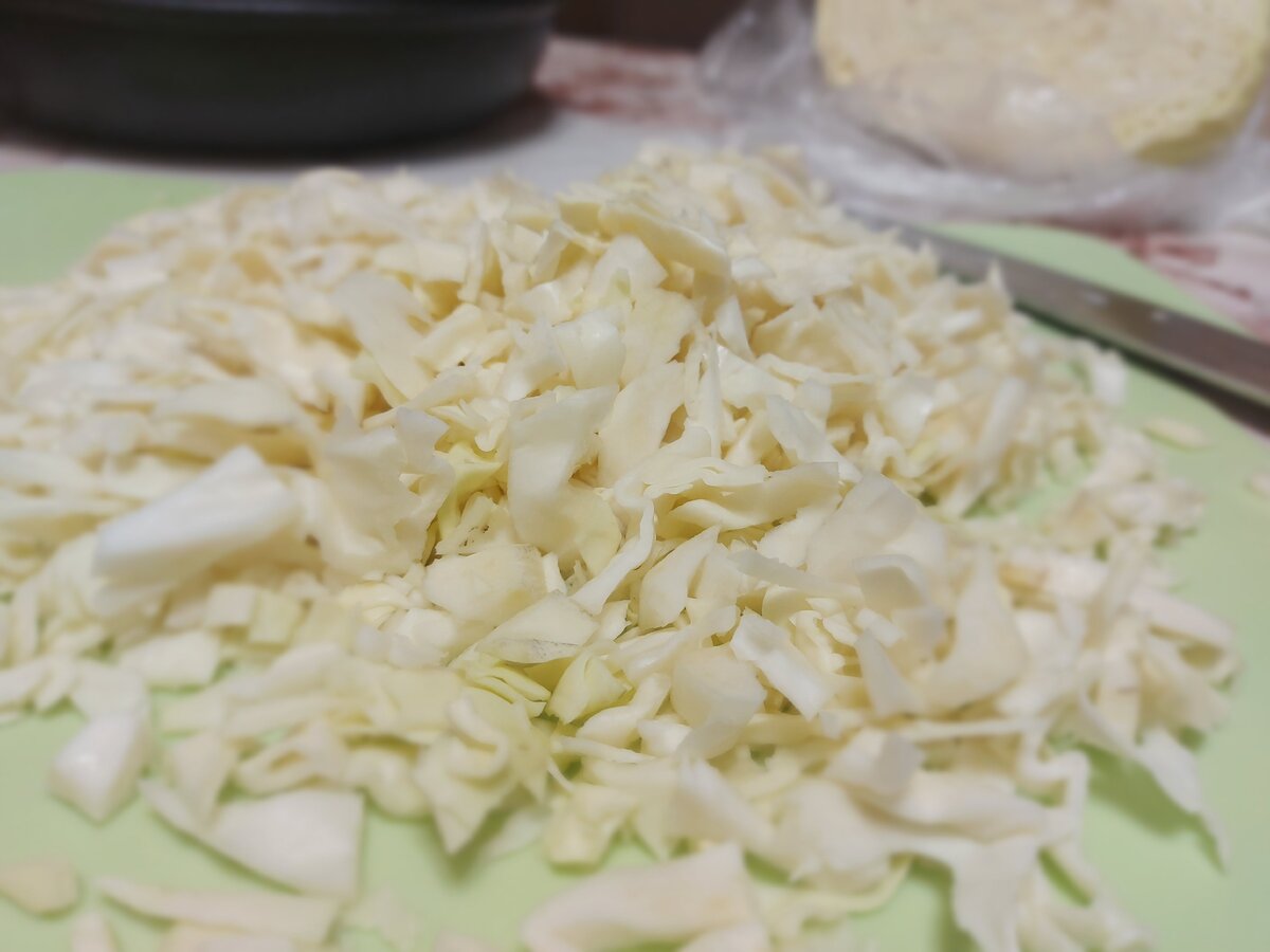 Нарезанная капуста.