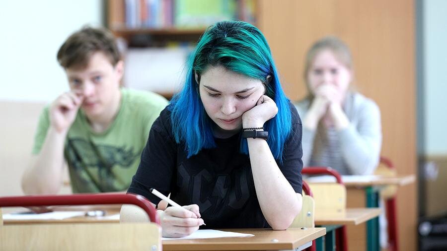 Источник: https://iz.ru/998956/2020-04-13/chetvert-rossiiskikh-shkolnikov-vystupili-za-otmenu-ekzamenov