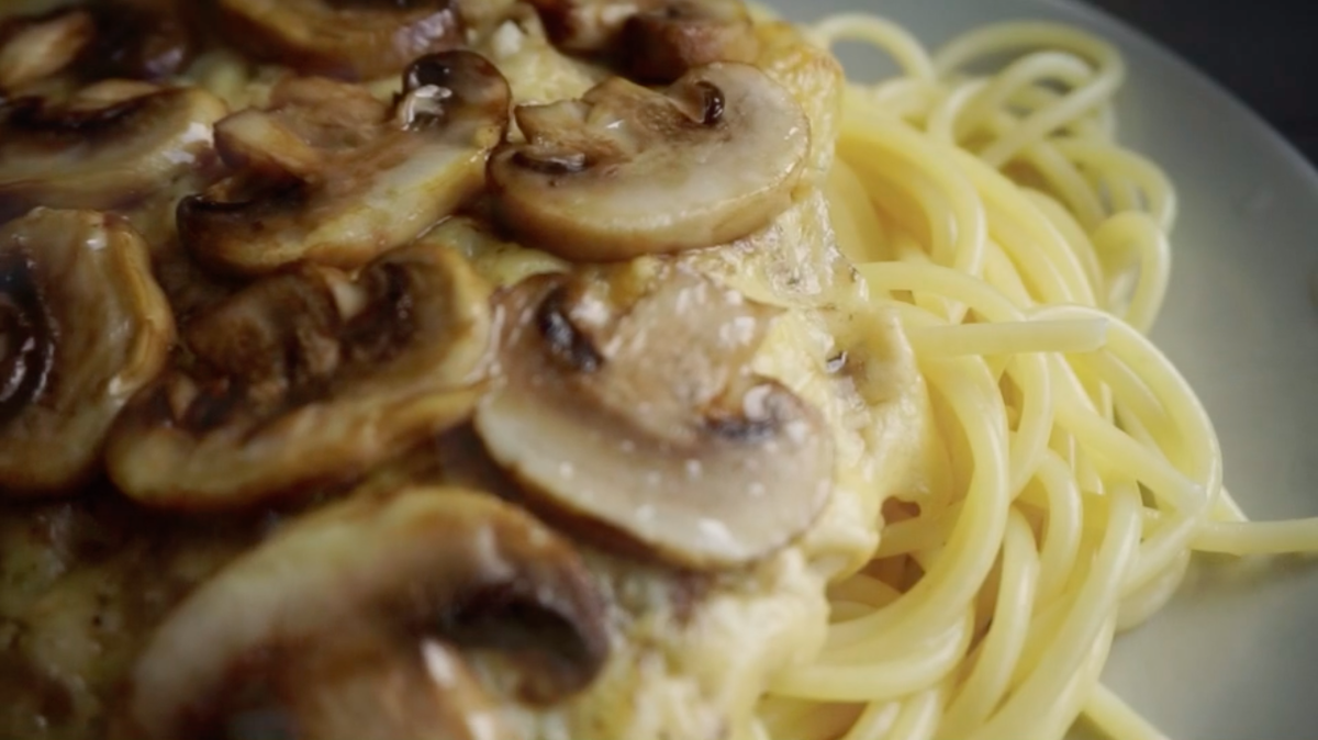 Филе трески под соусом Морне