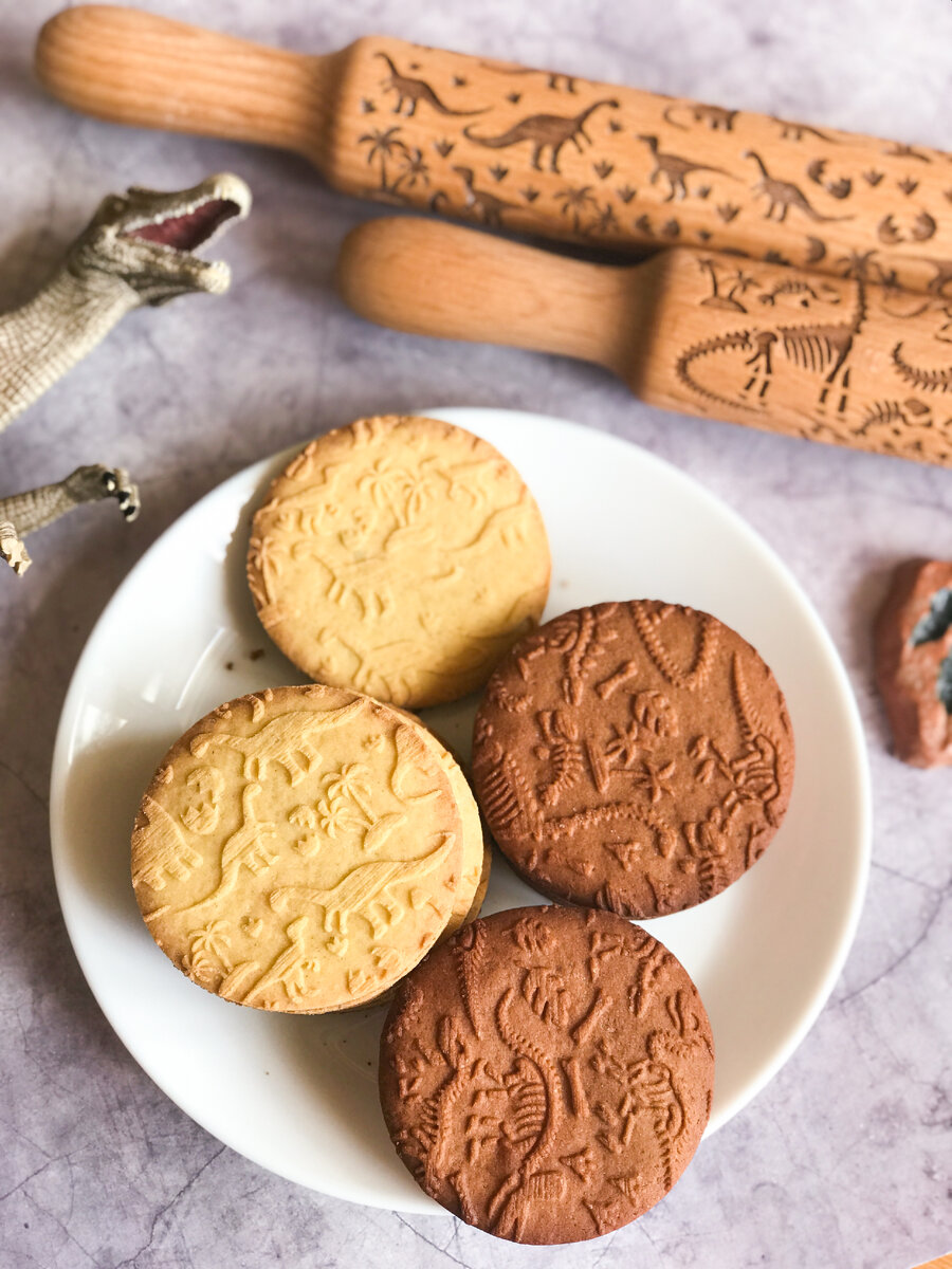 Это печенье украшено с помощью узорных скалок производства Любимова ком