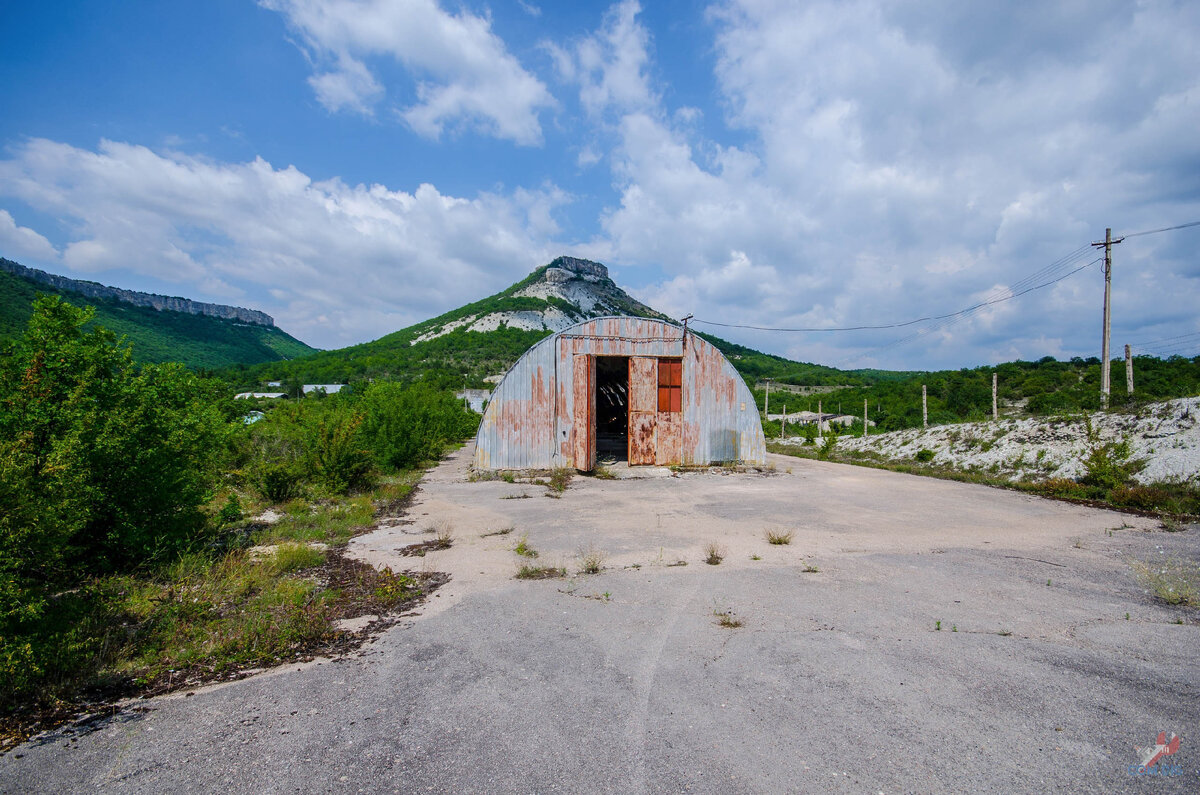 Обнаружили огромный арсенал заброшенной военной техники. Системы «Град ...