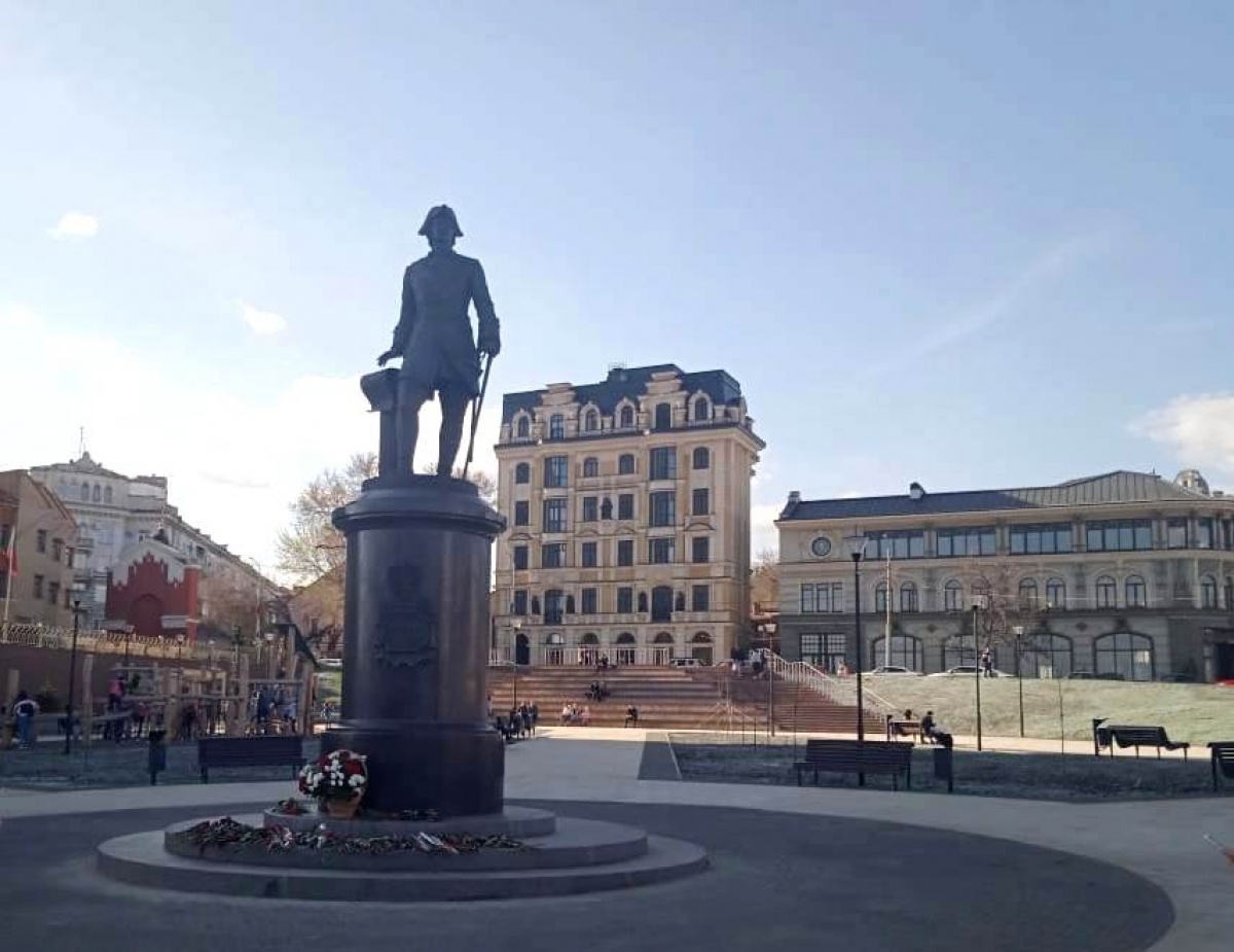    Саратовцы выражают беспокойство гибелью деревьев на площади Петра I и на ВолжскойНовости Саратова и области – Сетевое издание «Репортер64»