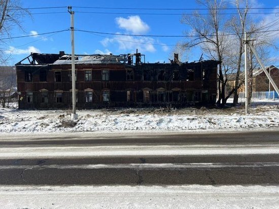     Почти пять часов тушили пожар в заброшенном здании в ЕАО ФОТО: МЧС ЕАО