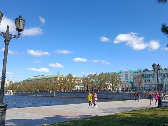     Набережная городского пруда. Фото: Николай Курилов / "МК-Урал".