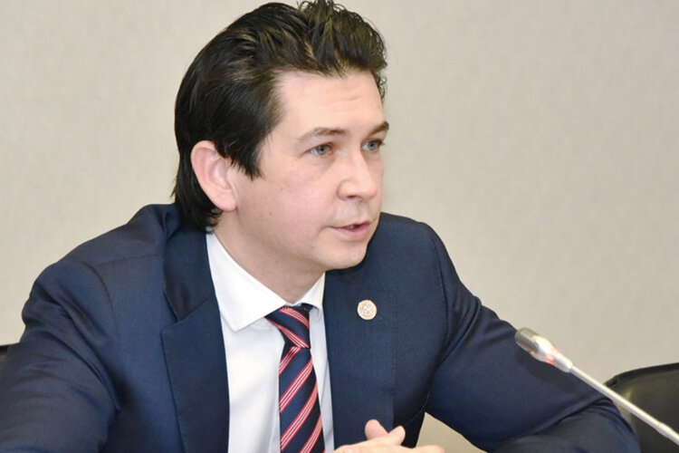    Накануне бизнес-омбудсмен РТ Фарид Абдулганиев провел несколько встреч в Москве с топ-менеджментом «Почты России». В центре обсуждения были детали открытия бондовой зоны на территории казанского логистического центра «Почты России» (казанского ЛПЦ) Фото: ombudsmanbiz.tatarstan.ru