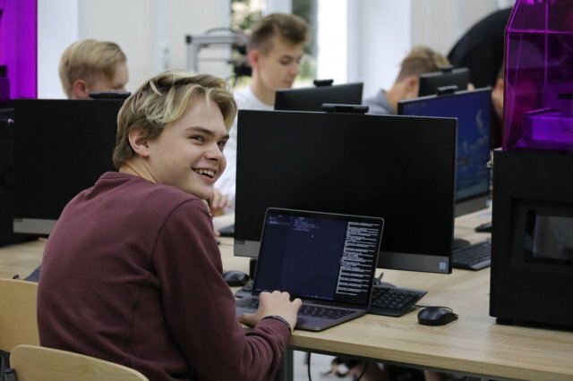    Правда ли, что в России хотят ужесточить закон о доступе детей в интернет?