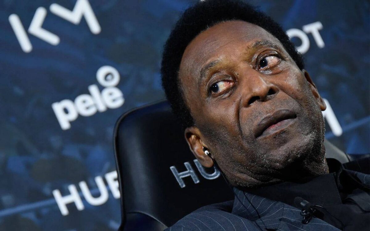 Трехкратный чемпион мира по футболу бразилец Пеле начал прощаться с родными и друзьями, сообщил в соцсетях британский бизнесмен, владелец компании по предоставлению управленческих и коммерческих услуг элитным спортсменам и спортивным организациям Франк Халид.По его словам, состояние 82-летнего спортсмена продолжает ухудшаться и он «проигрывает борьбу с раком».Ранее стало известно, что Пеле проведет Рождество в больнице из-за прогрессирующей болезни.Подпишись на канал здесь очень много полезного контента 