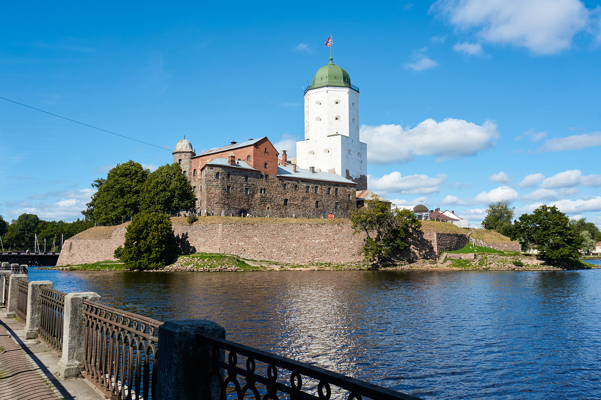 Выборг за один день. Выборгский замок, равелины. Монрепо парк Выборг 1780. Донжон Выборгского замка. Выборгский замок 1 этап.