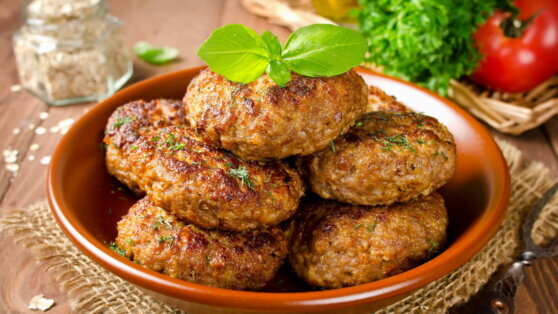    Три ошибки, делающие котлеты невкусными: многие повторяют их постоянно Сергей Бунеев