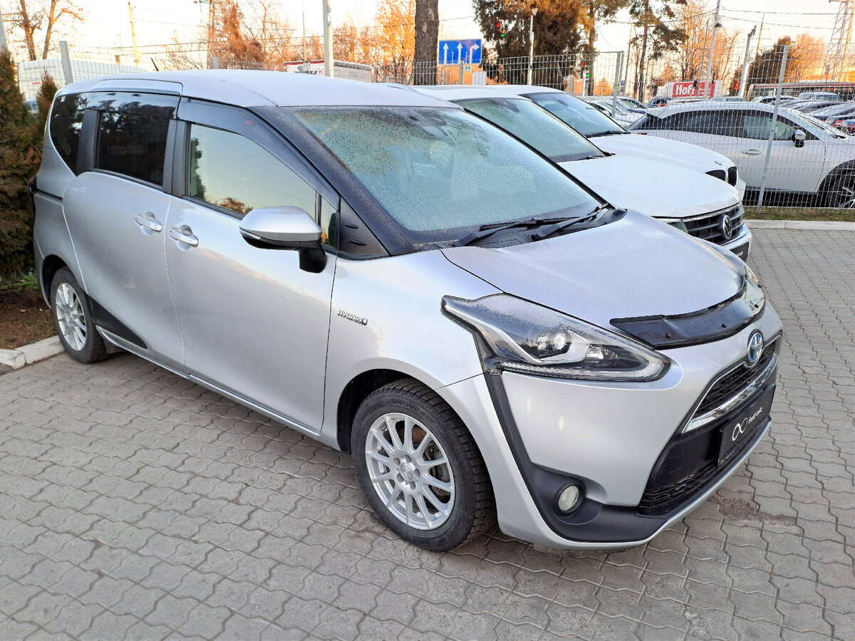 Toyota Sienta из Японии —семиместный 