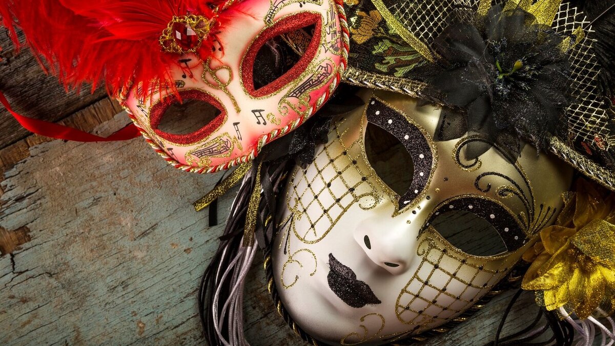    В Сургуте работает выставка венецианских масок