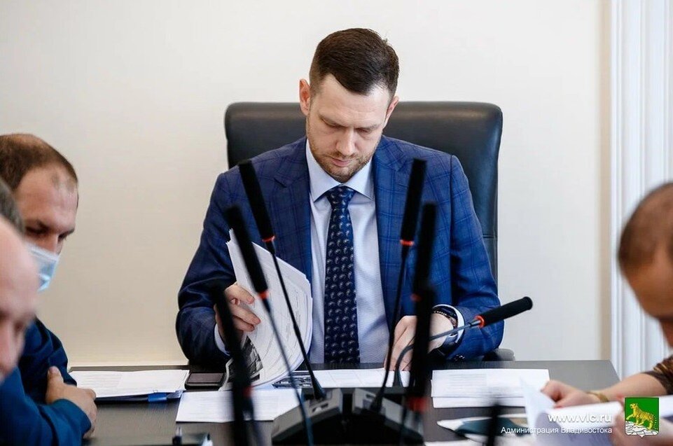     Алексей Ляйфер.  Администрация Владивостока