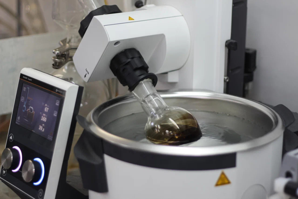 На фото: анализ состава образцов.