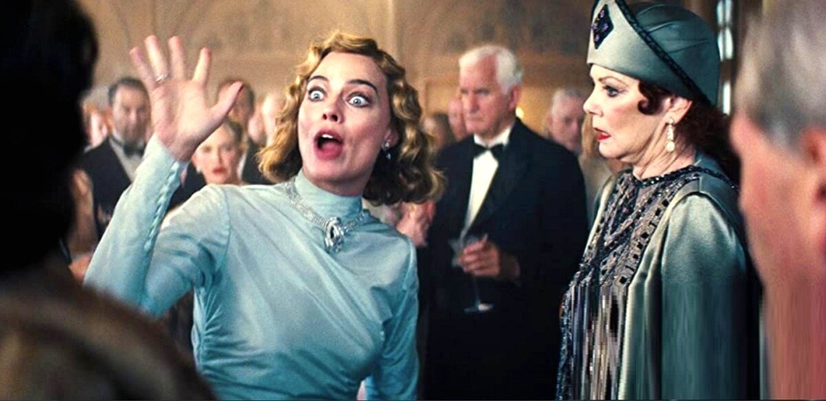 При всей любви Тарантино к скабрезным анекдотам, он так и не разрешил хулиганке Марго Робби рассказать таковой у себя в фильме. Зато Шаззел этот шанс не упустил - честь ему и хвала! 