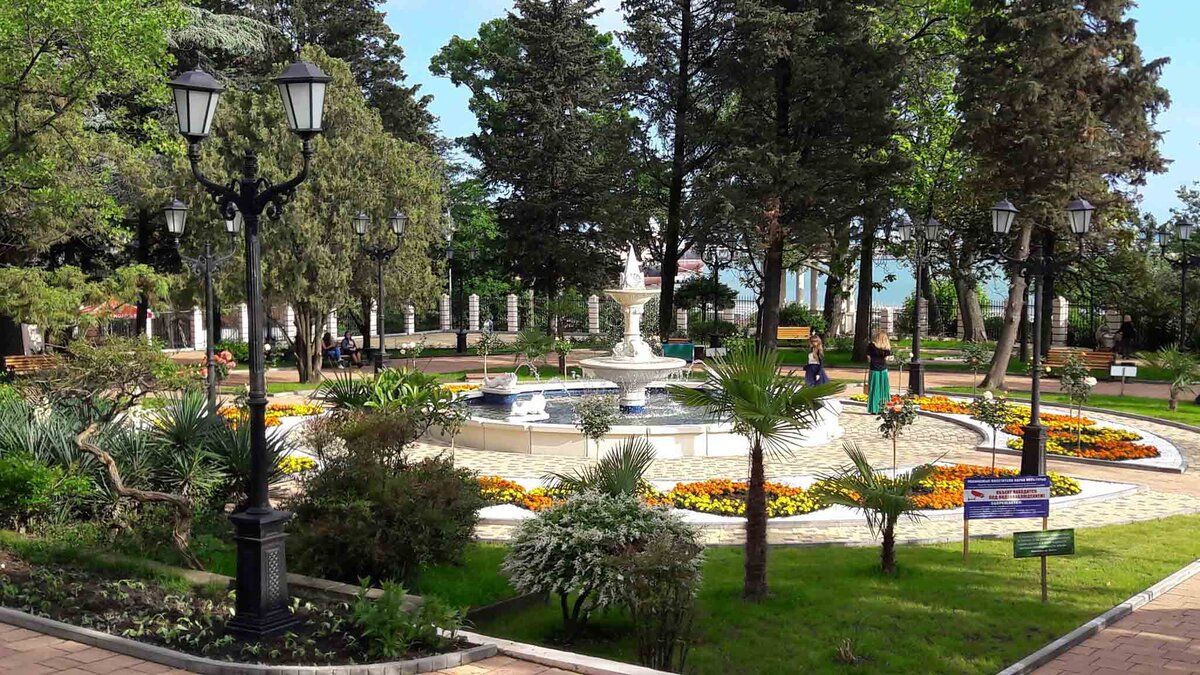    Городской парк — одно из любимейших мест отдыха туристов и местных жителей.Фото: Владислав КЛЮКИН, vk.com/moytuapse