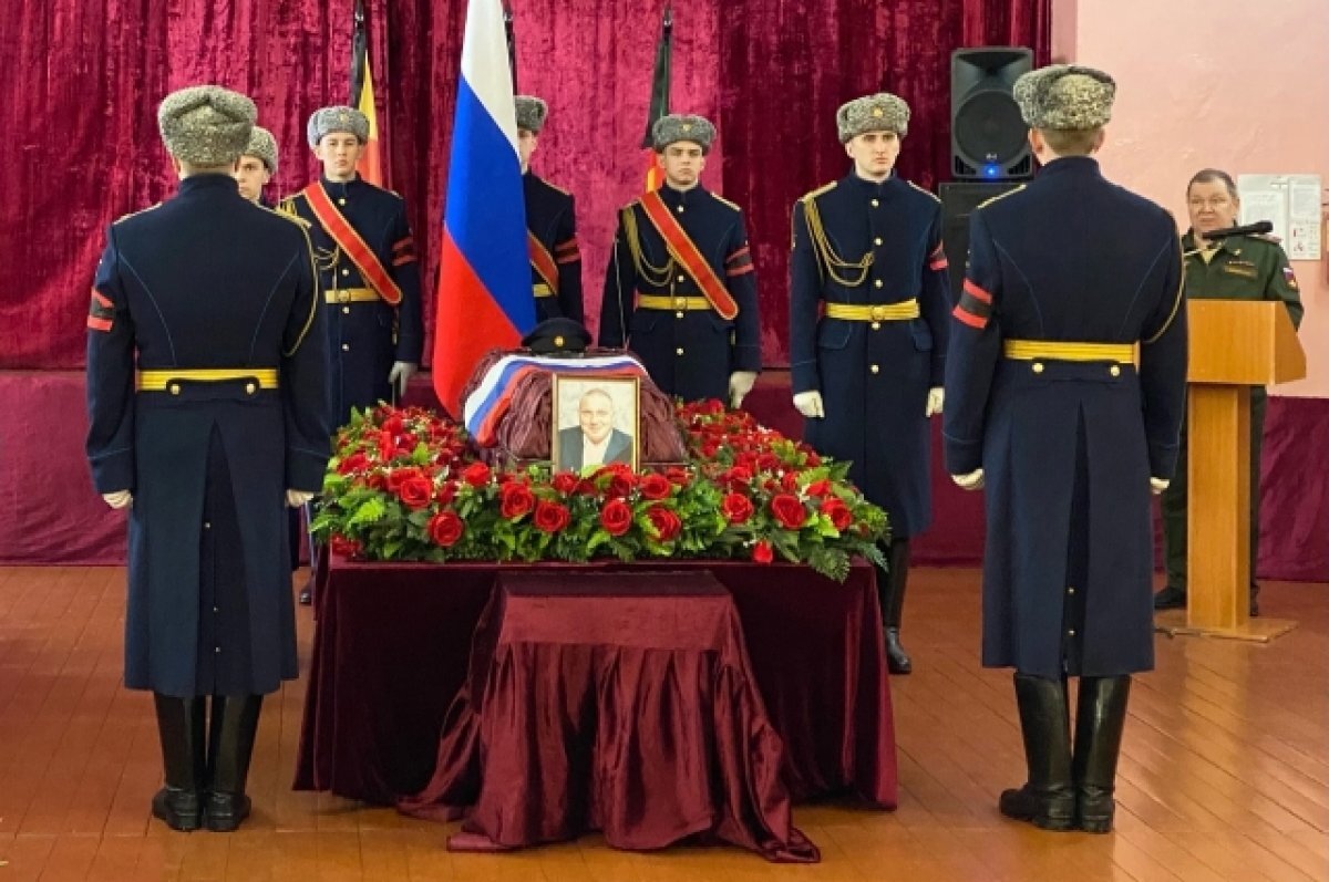    В Лихославльском округе похоронили погибшего в ходе СВО Алексея Виноградова