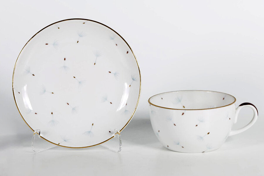 Чайная пара из сервиза «Одуванчик». 1961 год, ЛФЗ. Автор формы Яковлева Серафима Евгеньевна, автор росписи Безпалова-Михалева Тамара Николаевна