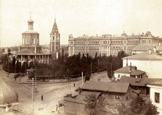 Общий вид Старособорной площади. Снимок был сделан с колокольни Казанской церкви между 1909-1914 годами