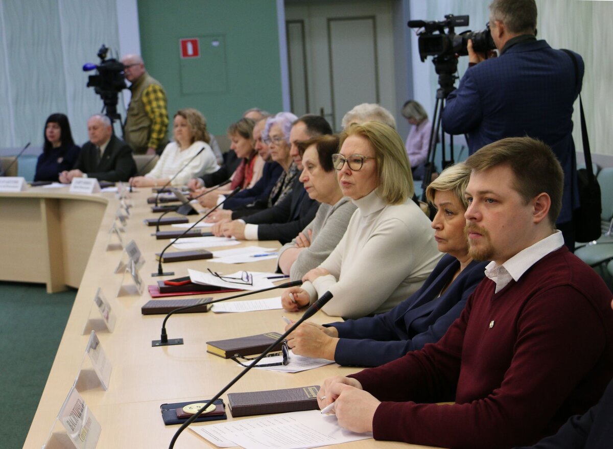    Председателем бесполезной Общественной палаты Брянской области стал опытный функционер Родоманов avchernov