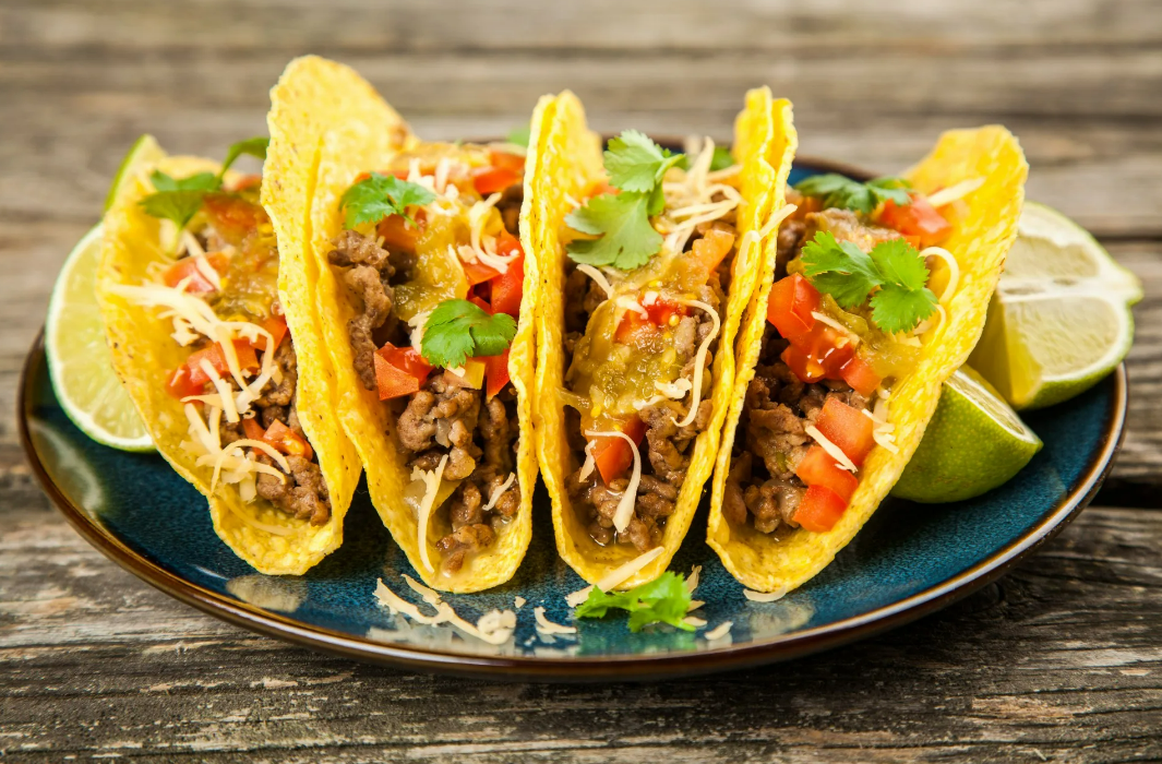 Мексиканские тако (taco). Биф такос. Такос такос. Фахитос такос мексиканская кухня. Тако блюдо мексиканской кухни.