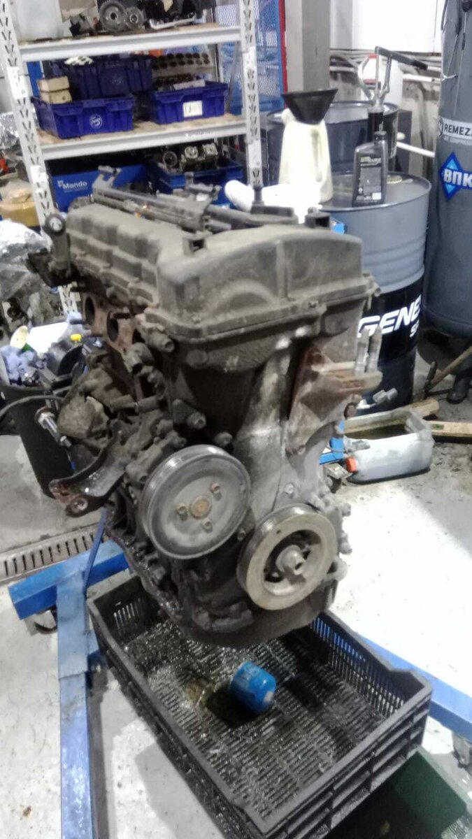 Очередной ремонт двигателя G4KE производим на KIA Sorento, коротко о машине:
+ дата производства май 2010 года,
+ двигатель бензиновый 2,4л G4KE и полноприводная автоматическая трансмиссия,
+ 1...-2