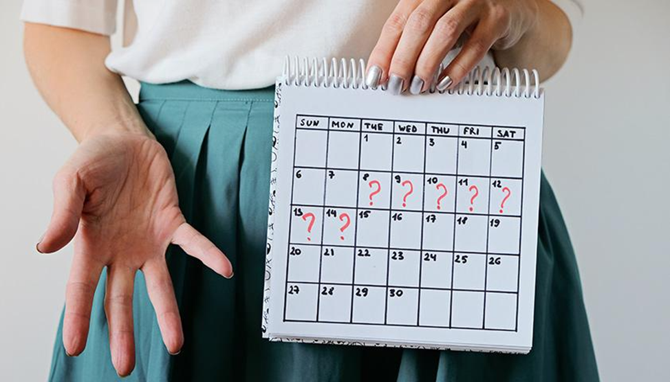 В норме менструации должны быть регулярными (с интервалом 24-38 дней), а прекращаются они только в период беременности или при менопаузе.