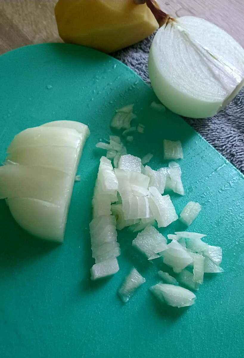 Режем лук мелко