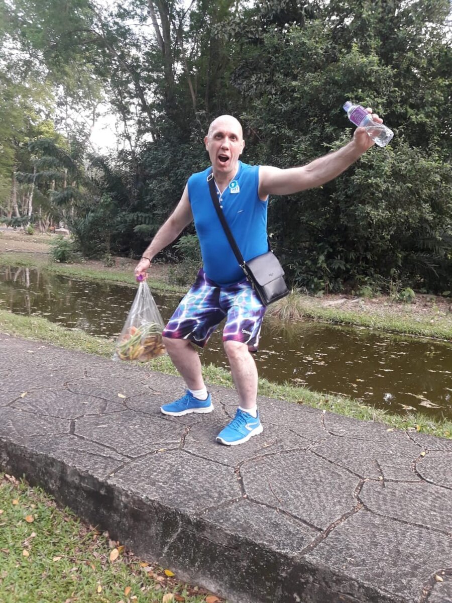 После некоторых размышлений Я решил,что красивым рестораном,приятной музыкой и обилием разнообразных и вкусных блюд в наше время,никого не удивишь,а с друзьями встретимся без повода в любое время!Возникла мысль,что хочу сделать себе Подарок на Юбилей,ведь себя надо Любить!?!Лучший подарок-побывать там,где не был,но очень всегда хотел.Не знаю почему,но сразу подумал о Юго-Восточной Азии,да ещё из зимы в лето-Прекрасный Подарок!Выбрал-Страну Улыбок,да Таиланд,но просто пляж и море-это мало-острова отпали сразу,получилась Паттайя,скажете есть лучше,возможно,но это мой выбор! И начался монитор Туров,но вскоре прочитав много отзывов и хороших,и не очень-Задумался-и самолеты в чартерах оставляют желать лучшего,и по проживанию ,много жалоб\только моё мнение и вывод\,а может попробовать самому???и вот всё заново,Авиасейлс и Букинг стали ежедневными спутниками.не знаю почему ,но эти приложения лично мне понравились больше и честно говоря не жалею!в отзывах часто писали-главное,чтобы рядом не проживали Индусы и Китайцы,вот и постарался выбрать отель с иностранцами европейцами,а самолёт Аэрофлот-учитывал расстояние между креслами и отзывы конечно.Отель конечно был не совсем на пляжной улице,но для меня было главное наличие 2-х рынков рядом-дешёвая еда,да и море в пешей доступности! Настроение было Великолепное-намечался отличный отпуск!!! продолжение следует...