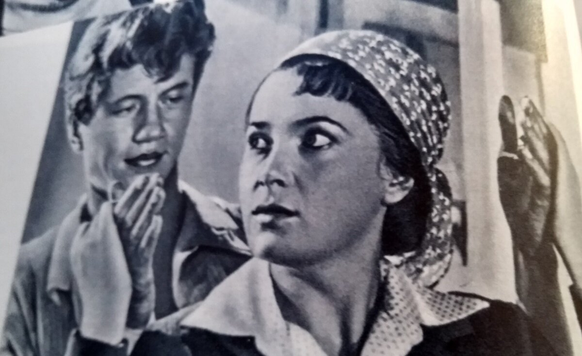 Книга "Актеры советского кино"