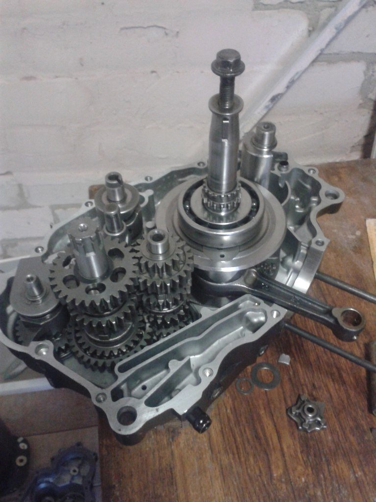 Не удивляйтесь, если например при небольших но частых прыжках, однажды в кпп не выдержит одна из шестеренок.... Представ во всей красе из пробитой ею же дырки в картере.