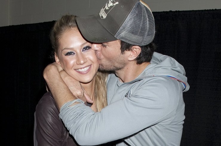 Фото: Энрике Иглесиас и Анна Курникова на баскетбольном матче