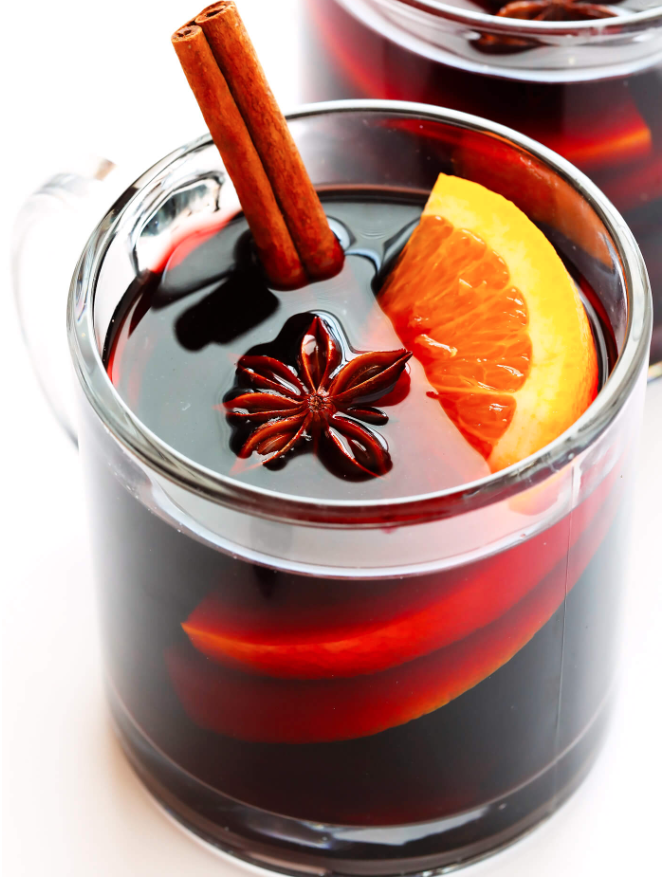 Глинтвейн что это такое за напиток. Бадьян для глинтвейна. Gluhwein Mulled Wine. Глинт. Глинтвейн с апельсином
