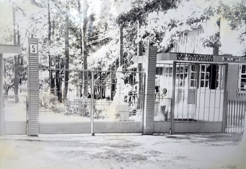 Главный вход в начале 1970-х