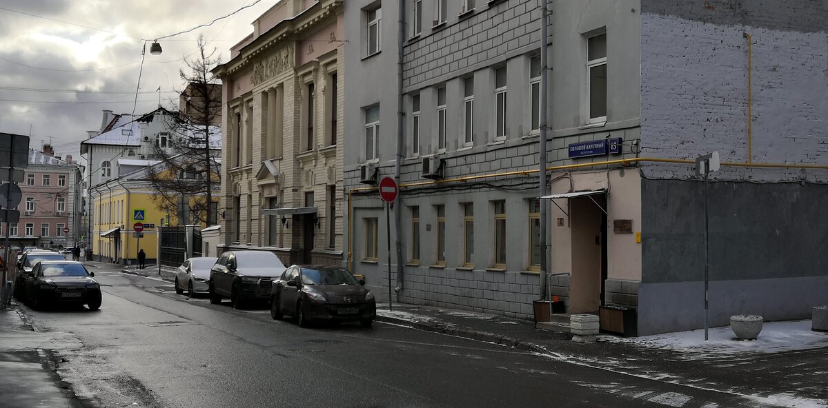 Вид на Большой Каретный переулок сейчас