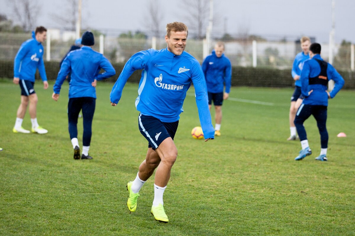 Александр Кокорин на тренировке «Зенита-2» в Турции