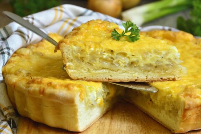 Очень вкусный и сочный пирог, который может стать постоянным блюдом на вашем застолье.
