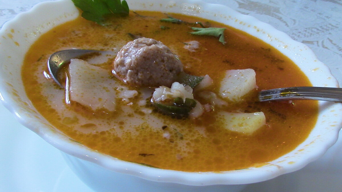 Рассольник с фрикадельками и перловкой