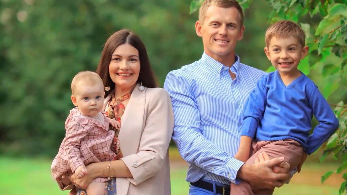 Анастасия и Юрий Постригай с детьми 