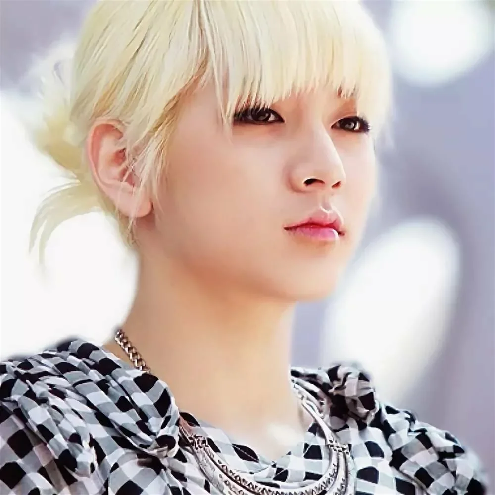 Минки мина. Nuest РЕН. РЕН из nuest. Чхве мин ки nu'est. Группа nu'est РЕН