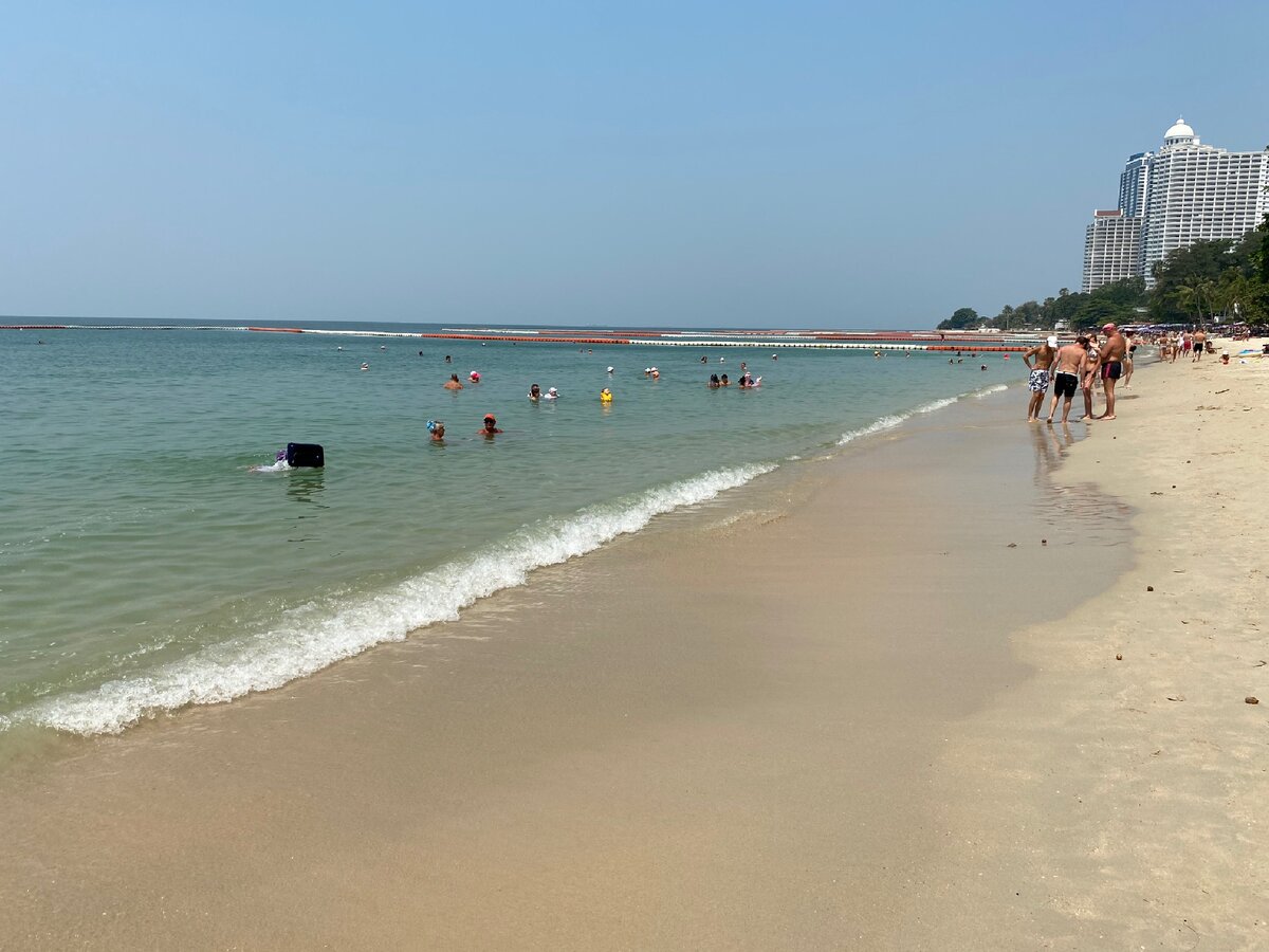 Вонгамат паттайя. Пляж Вонгамат в Паттайе. Пляж Wongamat Beach. Пляж Вонгамат Паттайя сегодня. Паттайя, Вонгамат закат.