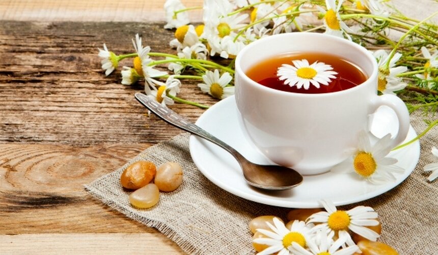 Привычное гадание на ромашке "любит - не любит" теперь можно дополнить предсказанием продолжительности жизни. Как оказалось, ромашковый чай весьма благотворно влияет на продолжительность жизни женщин.