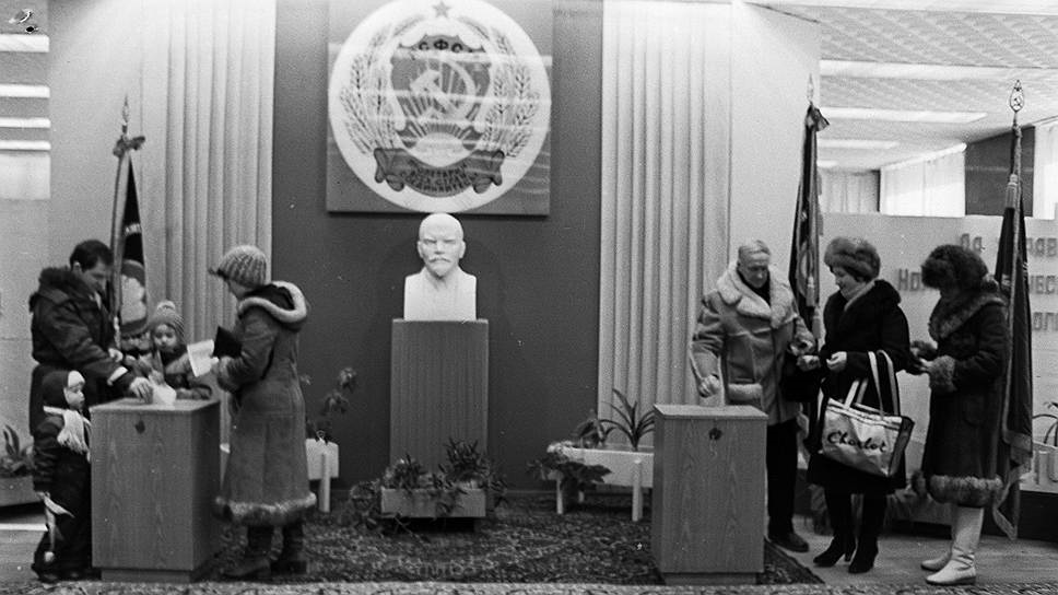 Страна голосует.                                                                                    Фото с Yandex.ru