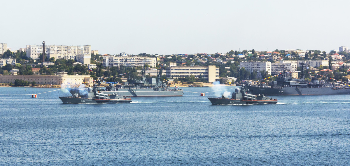 Парад Победы 9 мая 2020 года в Севастополе