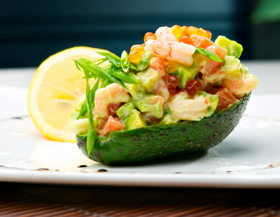 Салат с креветками и икрой