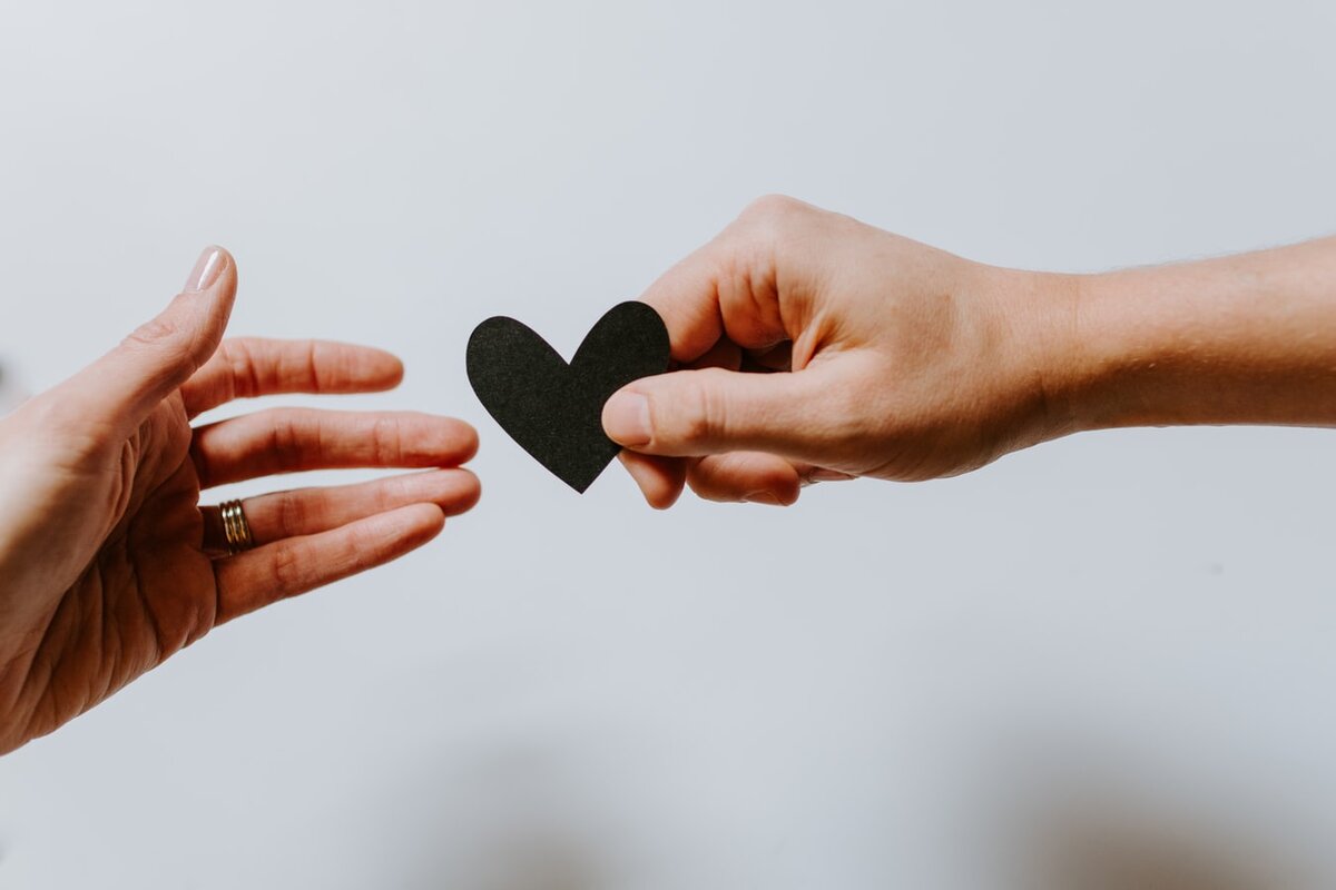 https://images.unsplash.com/photo-1579208575657-c595a05383b7?ixlib=rb-1.2.1&ixid=eyJhcHBfaWQiOjEyMDd9&auto=format&fit=crop&w=1350&q=80